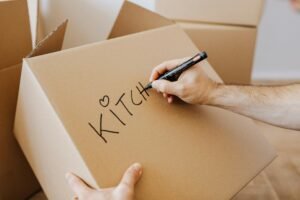 Mistakes to Avoid When Packing a Kitchen